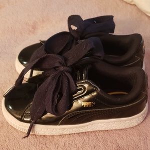 Pumas Patent Leather with Bow like new